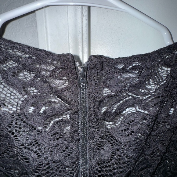 Bebe lace zipped blouse - Picture 3 of 6